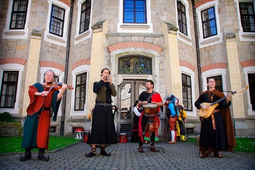 Hluboka-teatr
